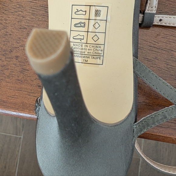 New WHBM Strappy Sparkle Silver Heels Size 7 - Picture 7 of 10